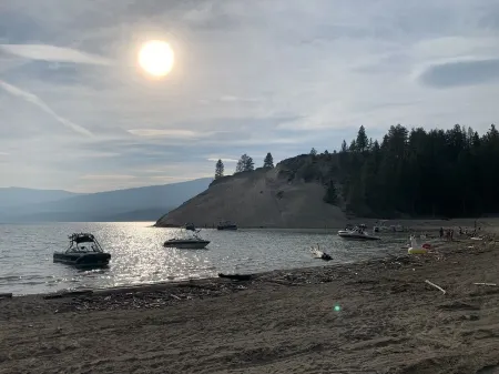 Luxury modern villa near Marina on Lake Koocanusa