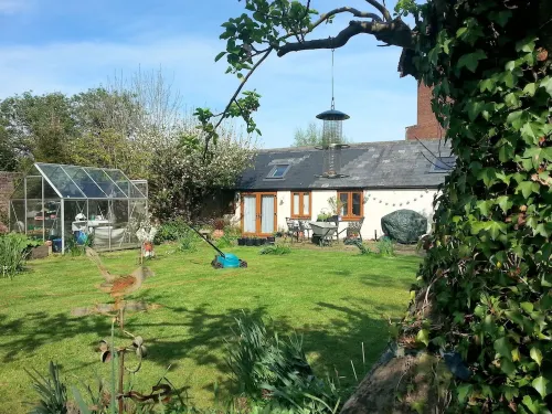 Self Contained Garden Studio With Private Decked Terrace, close to town and sea