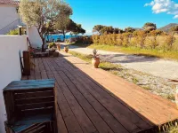 LUXURY APARTMENT WITH SEA VIEW, 1 MIN WALK FROM THE BEACH