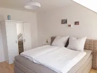 Tova Cologne - Spacious apartment with lots of comfort in the west of Cologne Hotels in Frechen