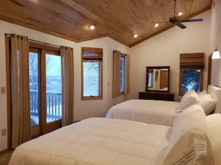 Lake Superior Home - Perfect for a family vacation any time of the year!