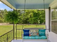 Genevieve's Cottage! Totally Renovated with all the Charm! Hotels in Hixson
