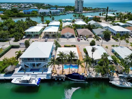 Keys Elegant - Key Colony Single Family. Private Pool, Hot Tub, Dock.