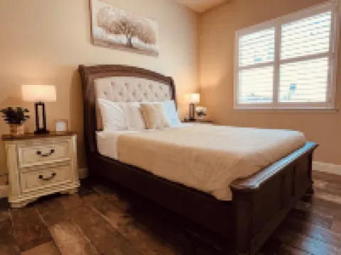 Spacious 4-bedroom house with pool and spa in north Fresno