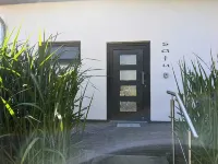 House Satu Ostseenah; 1.000qm garden; children's pool; 3 rooms; 2 bedrooms; WLAN Các khách sạn ở Nordwestmecklenburg