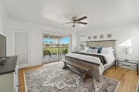 Gorgeous Beach Villa -- Ocean Views + Sleeps 12!
