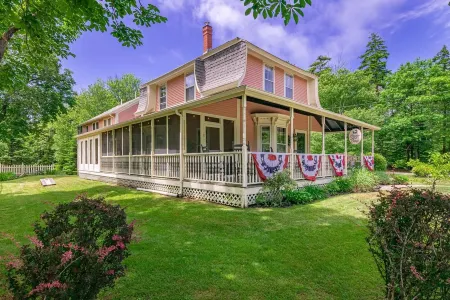 Experienced Host! Steps to Beach! 7Br Island Retreat w/ Firepit, Bikes, Porches