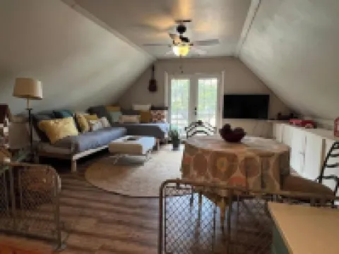 Heart of Old beach, outdoor porch overlooking the garden, - Apartments