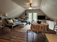 Heart of Old beach, outdoor porch overlooking the garden, 버지니아비치 호텔