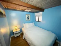 Aqua Lodge Houseboat "Captain's Quarters"