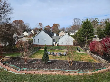 Cozy 3Br w/ Fenced Yard, Porch & Easy City Access- Pets Welcome! Отели в г. Грейам