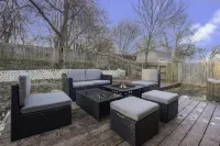 Family Friendly with Fire Pit- Sleeps 8 Hôtels à proximité de : Airline History Museum