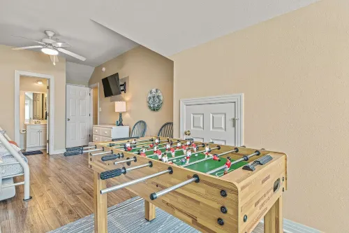 Break Time 3 BR, 3.5 Bath, Mini-Waterpark, Pool, Gym, Linens Provided Sleeps 7