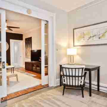 The Downtown Bee: Cozy & charming escape steps from Main Street Bethlehem! Rooms