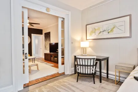 The Downtown Bee: Cozy & charming escape steps from Main Street Bethlehem!