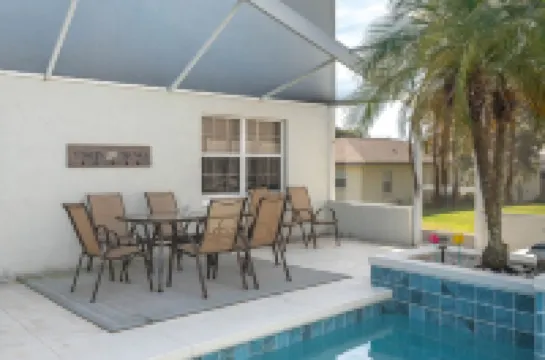 Lake Retreat w/Pool & Hot Tub near Bok Tower 萊克威爾士酒店