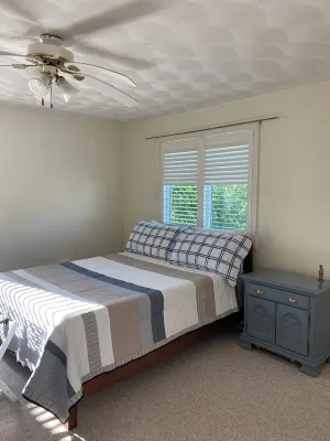 Spacious beach house with front and back yards, short walk to Scarborough beach
