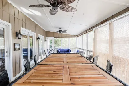 Lakefront -Heated Pool -EV Charger -Dock -Fire Pit -Kayaks -Game Room Отели в г. Чероки