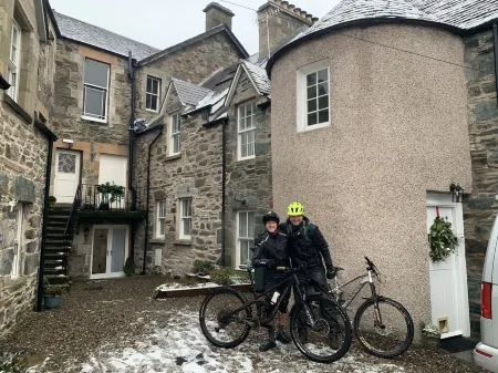 Stunning highland courtyard apartment Отели в г. Данкелд