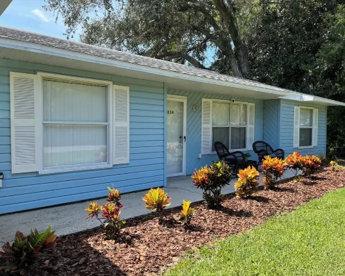 Snowbird Special-Large Comfy Stay Pets Welcome w/Parking Trailers/Bikes/Boats Hotels in Edgewater