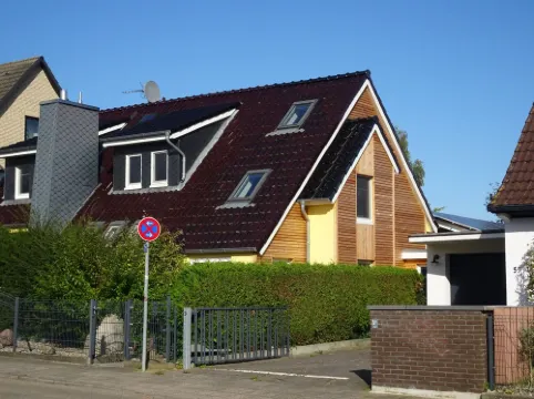 Living on three levels - 2.5 room semi-detached house with terrace and private access