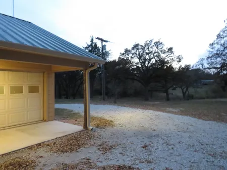 Gorgeous 2 bed 2 bath house on 3 acres off Hwy 82