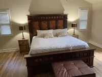 LIVE WATER LODGE on Johnson Creek<br>5 Bedrooms sleep 11, 4 1/2 baths Hotels near Johnson Creek RV Resort & Park