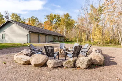 Northwoods Oasis close to Duluth - BOULDBERBELLE RETREAT