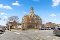 Welcome to the Boar's Nest, walking distance to Noblesville town square
