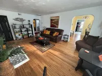 6 Block to oceanfront and in the center of the vibe district!