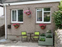 Modern 2 Bedroom Apartment in Menai Bridge great to explore Anglesey & Snowdonia Hotels in Menai Bridge