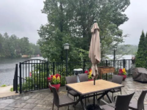 Waterfront Cottage 5 minutes to Mount Wachusett, Dock, Pet Friendly, Kayaks