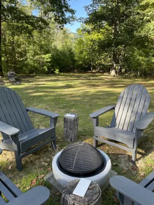 Junebug Cottage: peace, love and privacy a short walk to Woodstock village green