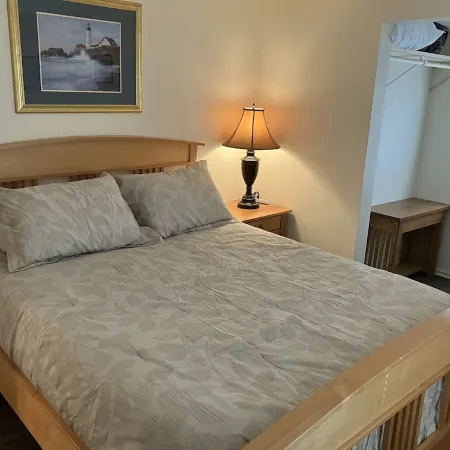 Home in Springfield with large yard and driveway Отели в г. Спрингфилд