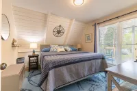 Modern Lakeside Chalet - Large Deck - Pontoon Rentals - BBQ Grill - Boat Slip