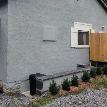 Cool cabin in Fayetteville 1 mile from downtown, Hot Tub