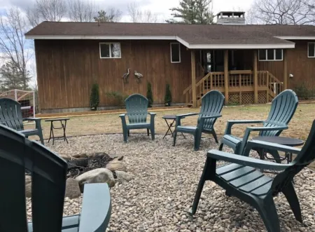 Hickory Hill Mountaintop charming family friendly quiet very private lake view