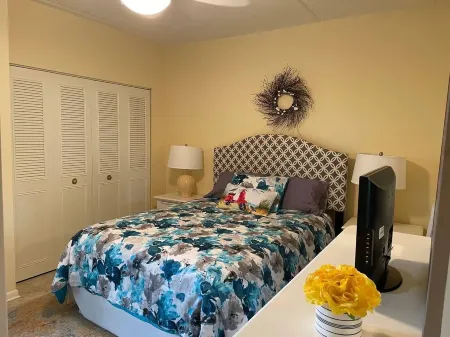 BEAUTIFUL OCEAN VIEW 2 BEDROOM CONDO WITH POOL