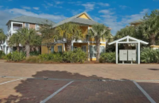 3-bedroom + Bonus Bunk Room cottage just steps from Miramar Beach