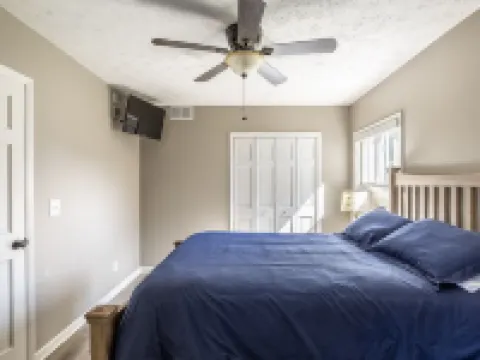 Lakeside Cottage w/ Spacious Multi-level Deck and Outdoor Living Space Hotels in Carroll County