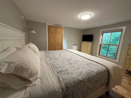 Maine Barn Hideaway- 2nd Floor Private Apartment Отели рядом с достопримечательностью «When Pigs Fly Bakery»