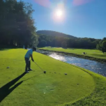 Cozy Quechee Cabin Near Woodstock and Skiing w/Woodstove and All the Amenities