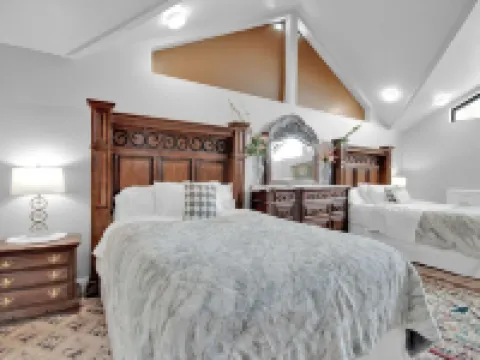 Luxurious Private Estate with Hot Tub. Game Room, Grand Piano- Near Ski Resort ホラデイのホテル