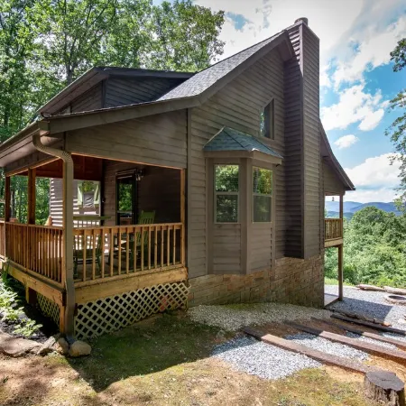 🍁 Huckleberry Cabin - wifi, Fireplace,  fire pit, VIEWS! Only 3 miles To Helen!