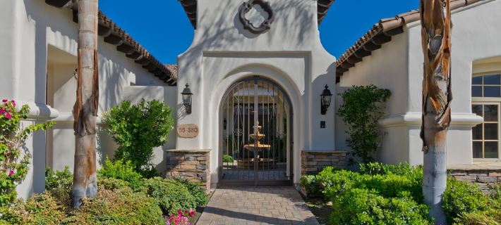 Stunning PGA  Home with Privacy and Lake Views on Golf Course Hotels in La Quinta