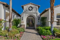 Stunning PGA West Home with Privacy and Lake Views on Greg Norman Course Hotels in La Quinta