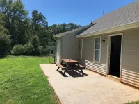 3 BR 2 BA Home Conveniently Located 4 Miles from Clemson Campus Pickens County 호텔