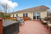 Lakefront Oasis, Dog-Friendly with Boat and Sauna included