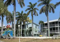 Paradise awaits, remodeled, marina, pickleball, tennis, pools, salt water lagoon