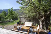 Classic 1900's Rocky Mountain Retreat Yampah Spa and Vapor Caves附近的飯店